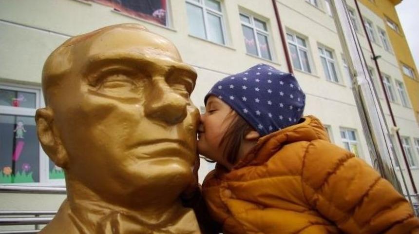 2 Yaşındaki &Ccedil;ocuğun Atat&uuml;rk Sevgisi