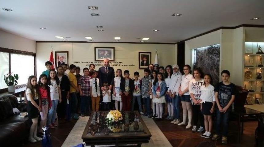 Başkan Zolan&rsquo;ın Koltuğuna 11 Yaşındaki Şimal Sena Oturdu