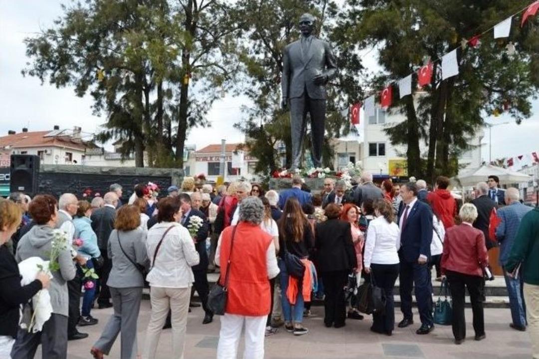 Ayvalık&rsquo;ta Ulusal Egemenlik Ve &Ccedil;ocuk Bayramı Coşkusu