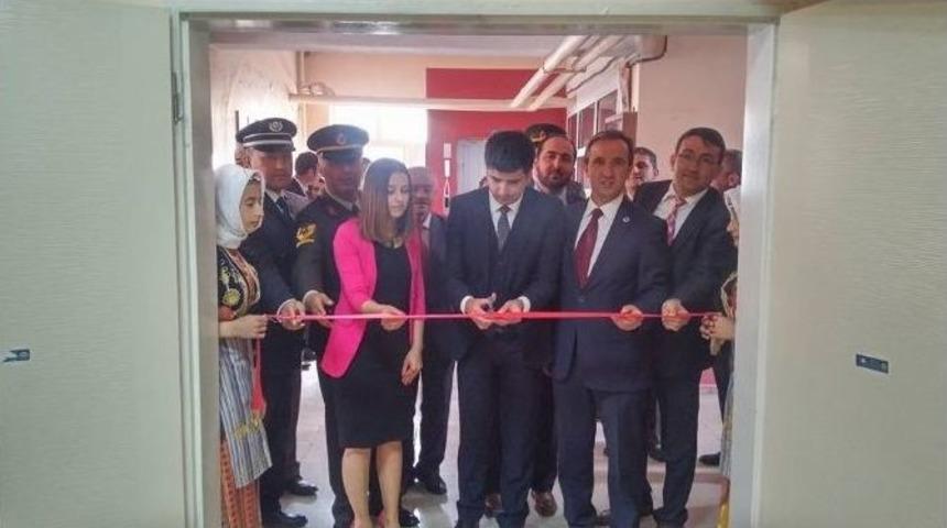 Han&ouml;n&uuml;&rsquo;de Yatılı B&ouml;lge Okulu Resim Sergisi