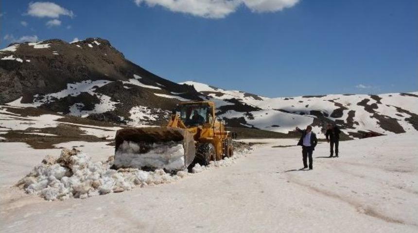 Hakkari&rsquo;de 2 Bin 750 Rakımdaki Şebeke Arızası Kenti Susuz Bıraktı