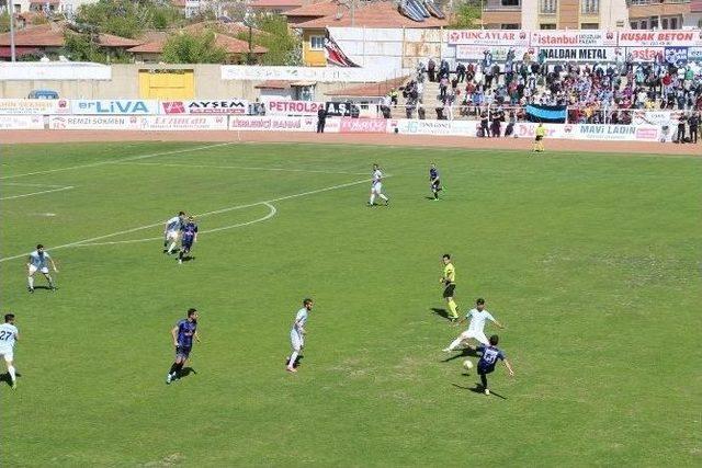 Zorlu Maçı Penaltılar İle Karaderspor Aldı