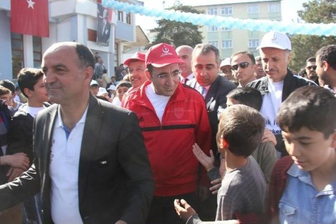 Bakan Yılmaz, Sağlıklı Yaşam İ&ccedil;in Pedal &Ccedil;evirdi