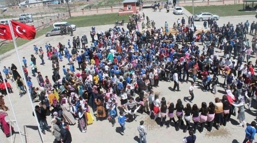 Saray&rsquo;da 23 Nisan Ulusal Egemenlik Ve &Ccedil;ocuk Bayramı Kutlandı