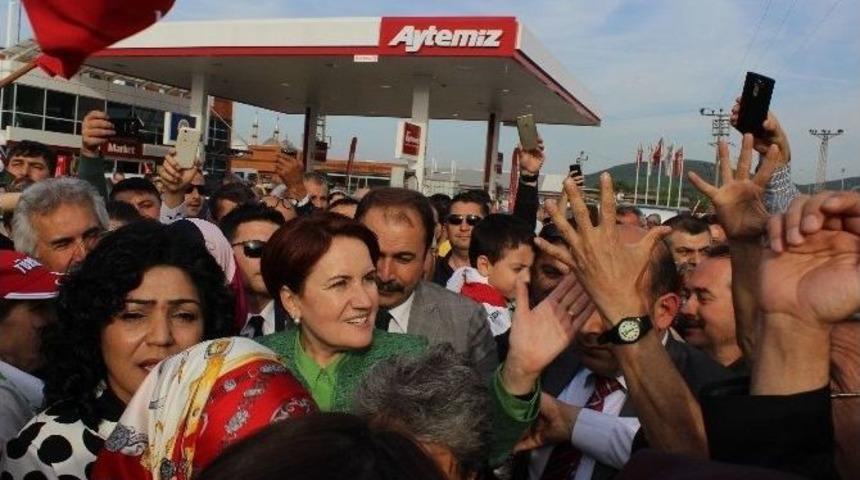 Meral Akşener Bursa&rsquo;da Coşkuyla Karşılandı