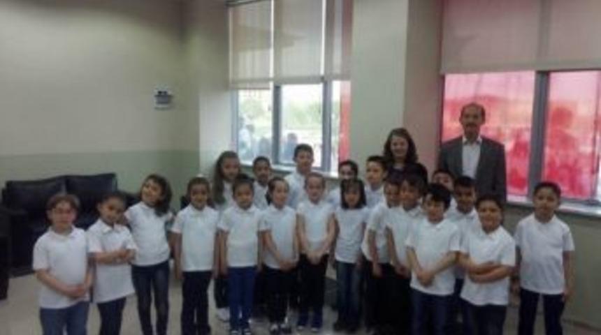 Miniklerin Oluşturduğu Koro En G&uuml;zel &Ccedil;ocuk Şarkılarını &ldquo;23 Nisan&rdquo; İ&ccedil;in S&ouml;yledi