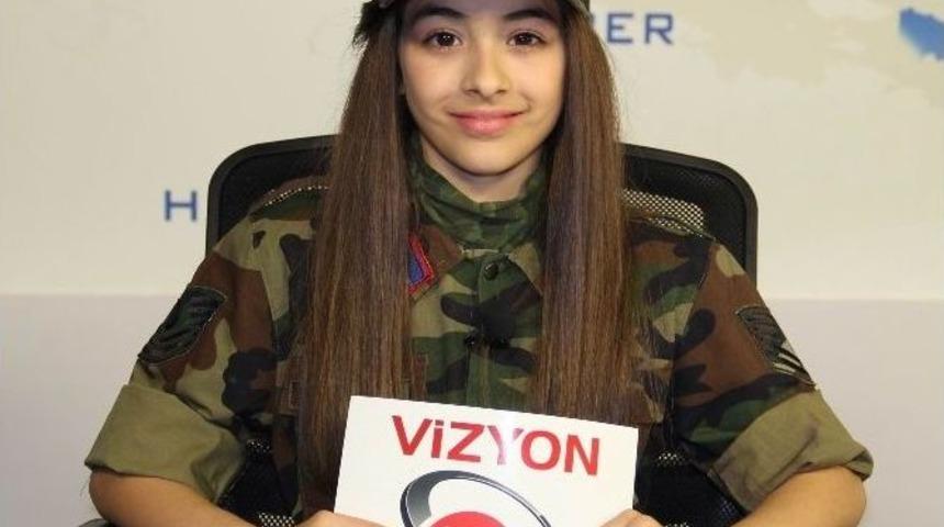 Şehit Kızı, Babasının Asker Şapkasıyla Ana Haber B&uuml;ltenini Sundu