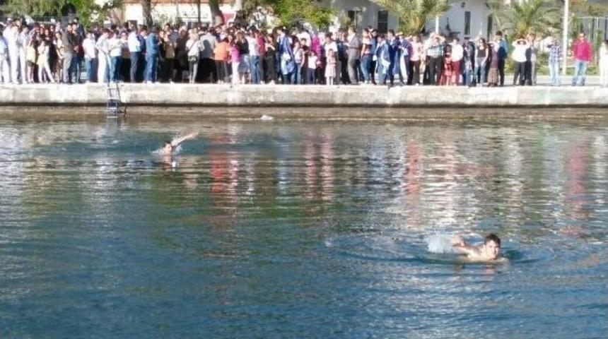 Diplomalarını G&ouml;lden &Ccedil;ıkararak Mezun Oldular