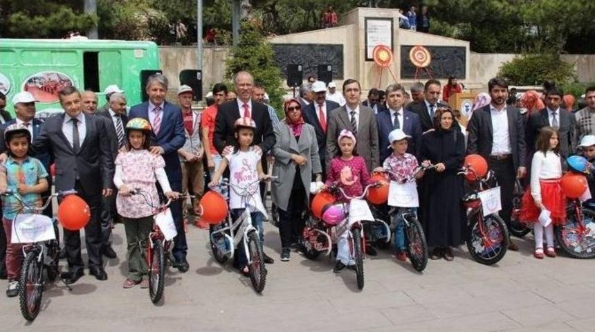 Yozgat&rsquo;ta 500 &Ouml;ğrenciye Bisiklet Dağıtıldı