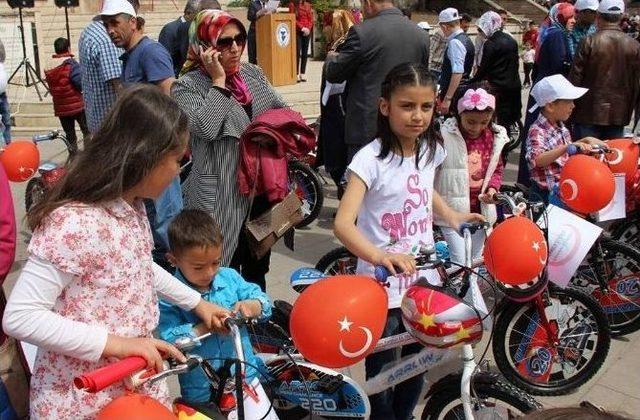 Yozgat’ta 500 Öğrenciye Bisiklet Dağıtıldı