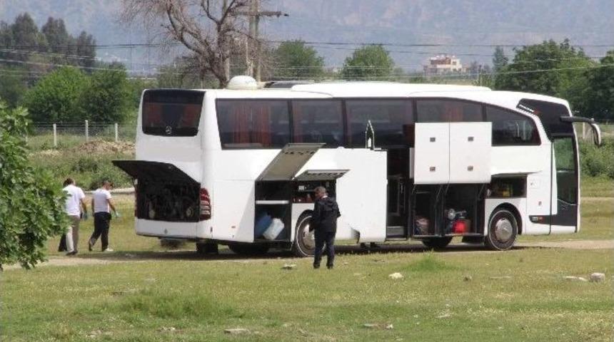 G&ouml;zaltına Alındığı Otob&uuml;se Bomba İhbarı Yaptı