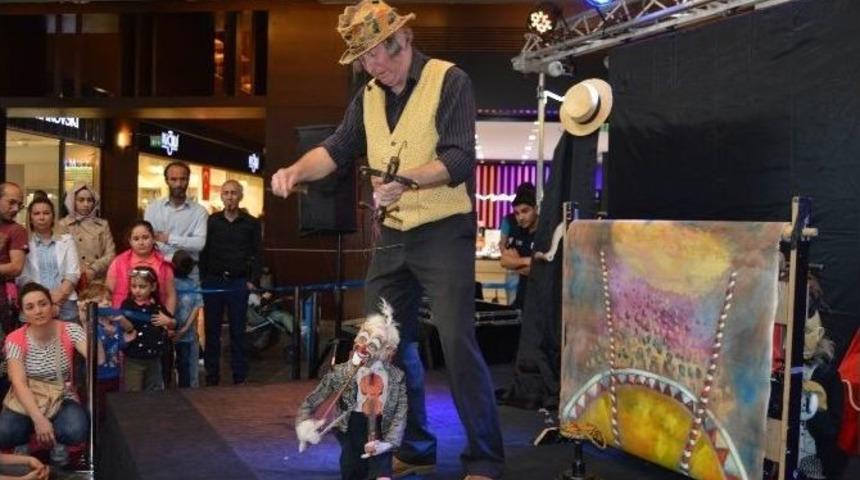 Kayseri Forum 23 Nisan&rsquo;da &Ccedil;ocukları Kukla İle Eğlendirdi