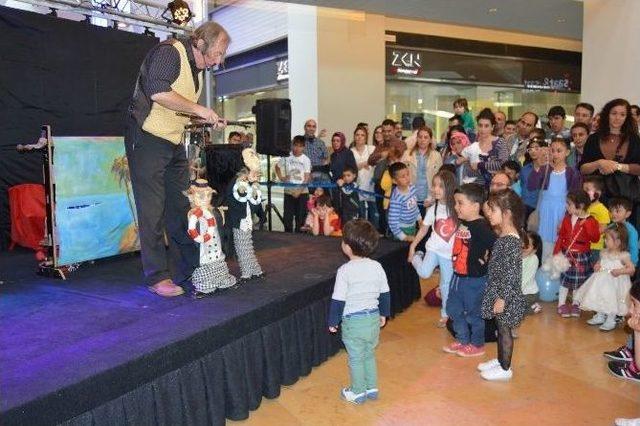 Kayseri Forum 23 Nisan’da Çocukları Kukla İle Eğlendirdi