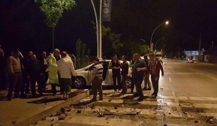 Aşırı Hız Yine Kaza Getirdi: 3 Yaralı G3