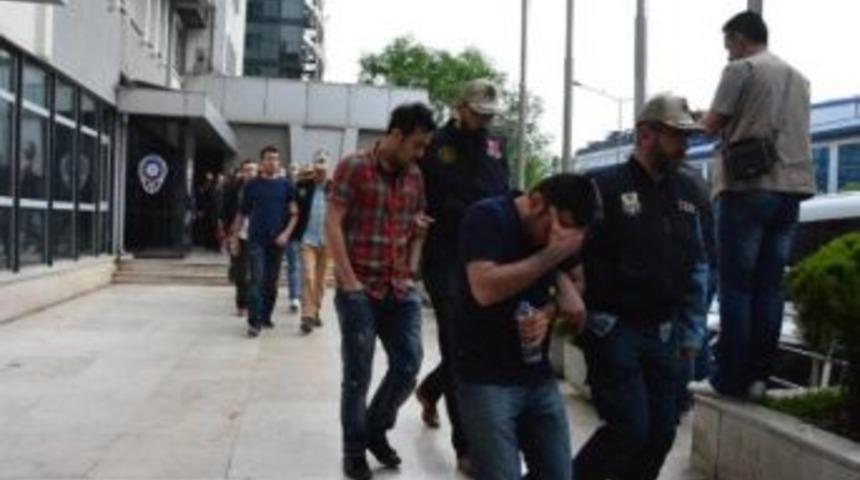 Bursa&rsquo;da Fet&ouml;/pdy &Ouml;rg&uuml;t&uuml;ne Operasyon