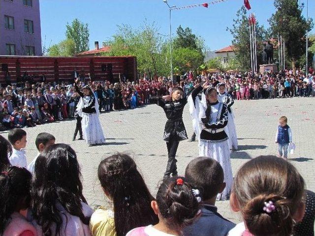 Tuzluca’da 23 Nisan Ulusal Egemenlik Ve Çocuk Bayramı Çeşitli Etkinliklerle Kutlandı