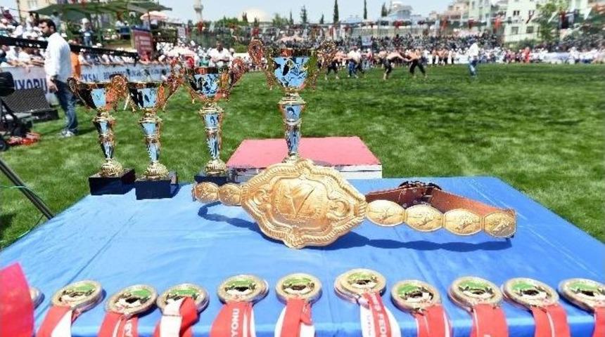 Antalya&rsquo;da Pehlivanlar Er Meydanına &Ccedil;ıkıyor