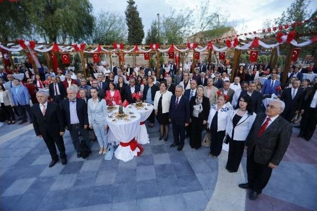 Konak&rsquo;ta 23 Nisan&rsquo;a G&ouml;rkemli Kutlama