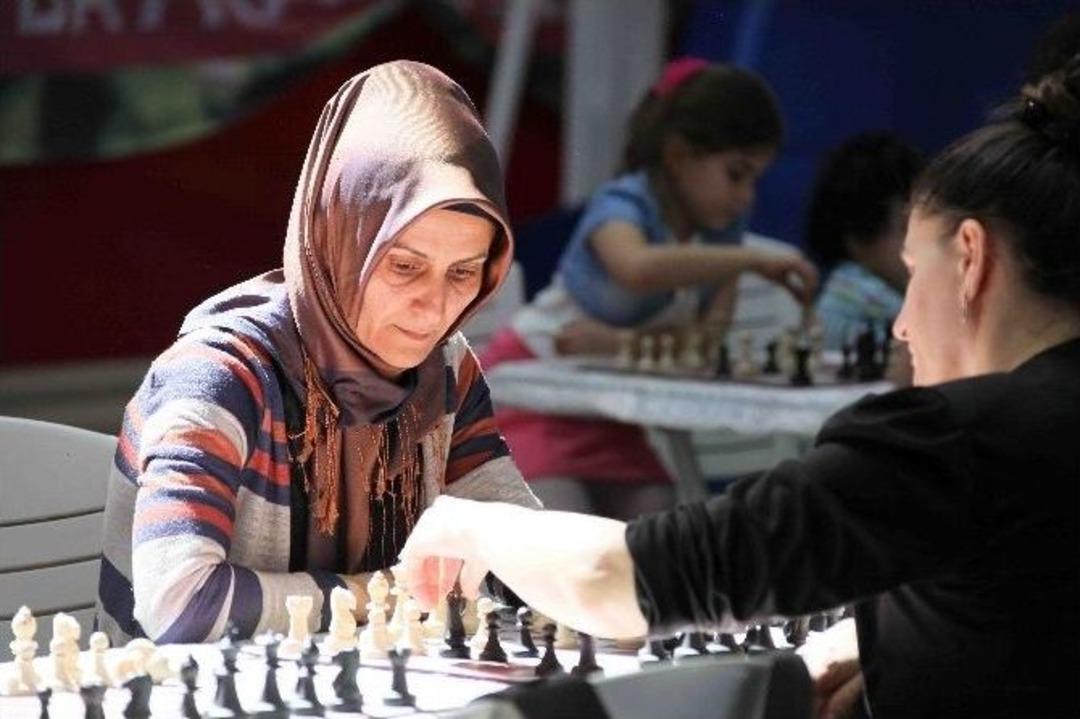 &Ccedil;ocuklar Ve Anneleri Turnuvada Buluştu