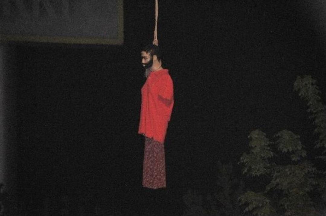 Trafik Levhasına Astıkları Cansız Mankenle &lsquo;idam Cezası&rsquo; İstediler