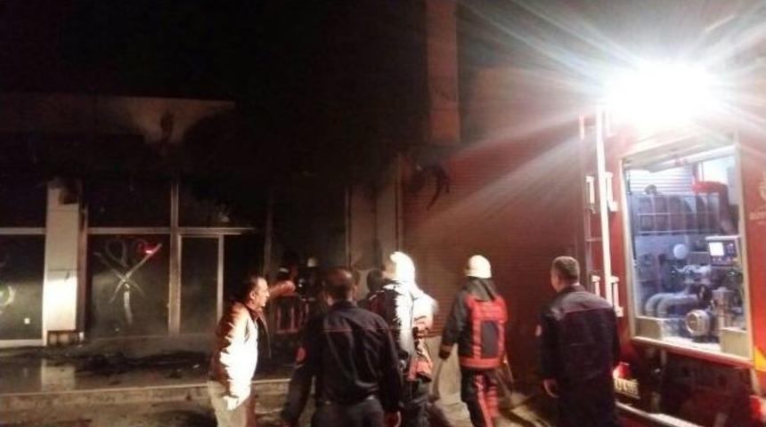 (&ouml;zel Haber) Esenyurt&rsquo;ta Korkutan Yangın