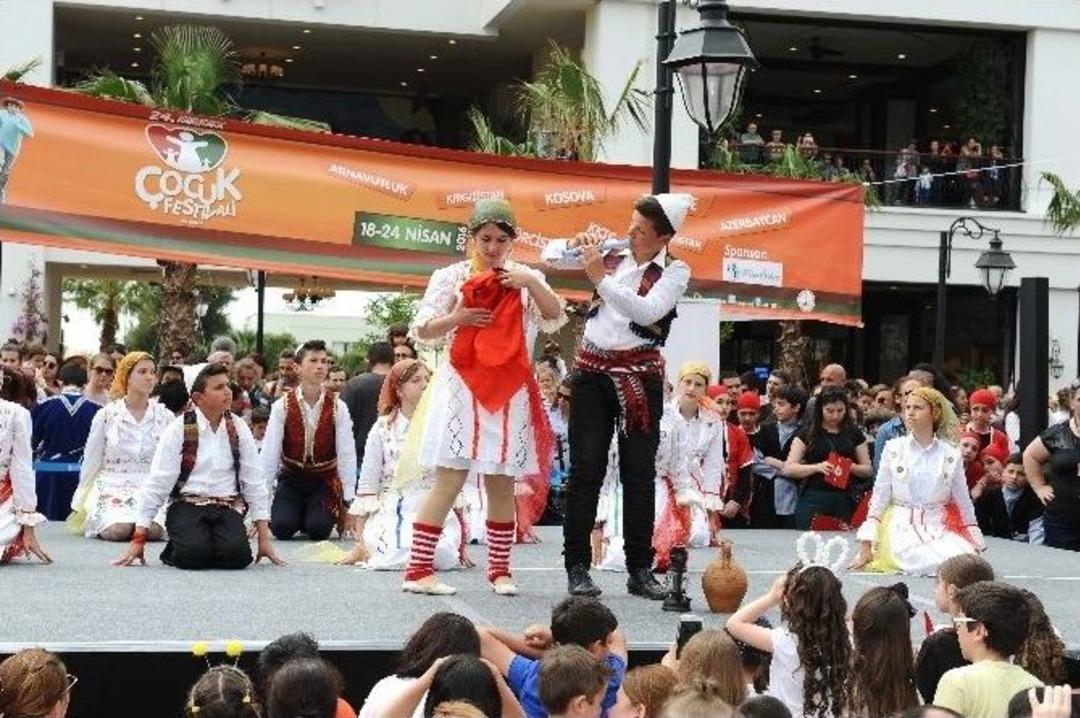 Karşıyaka&rsquo;da Dopdolu 23 Nisan