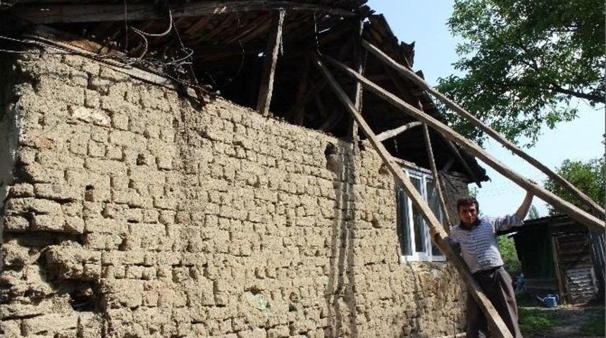 (&ouml;zel Haber) &Ouml;z&uuml;rl&uuml; Kardeşler Evleri Başlarına Yıkılacak Diye N&ouml;betleşe Uyuyor