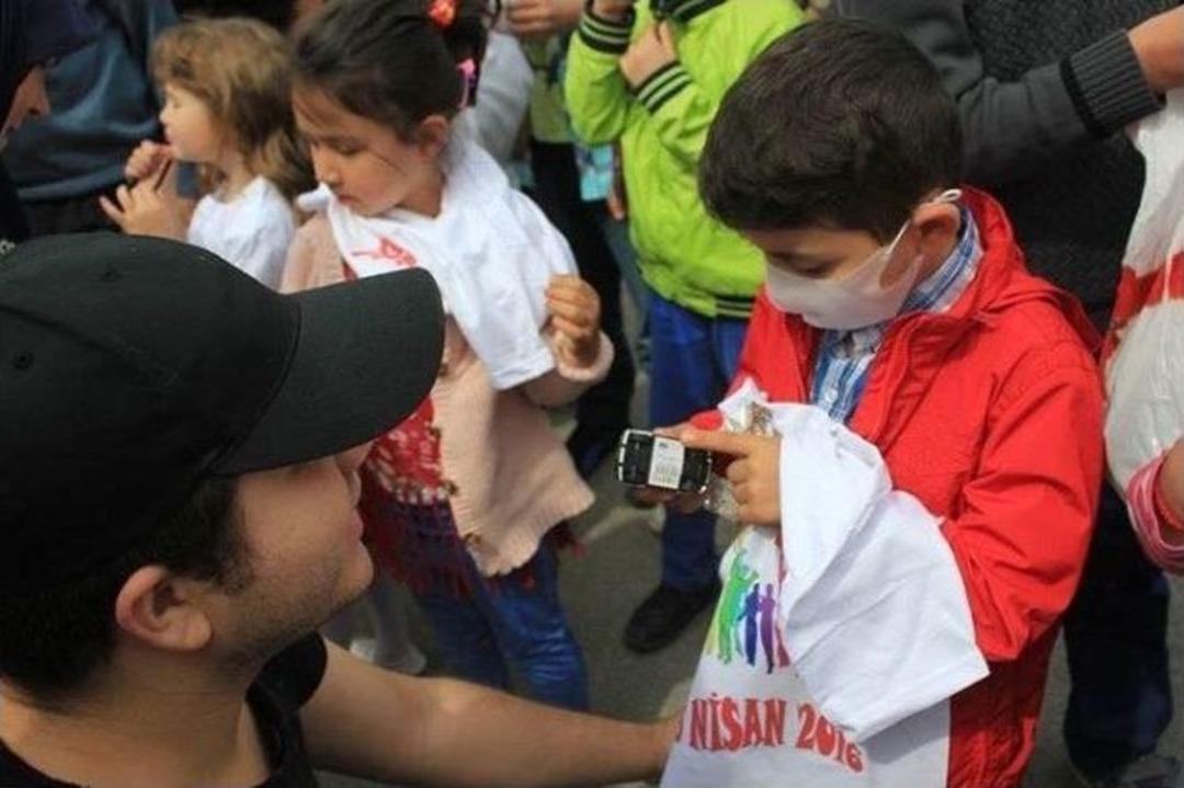 Kanser Tedavisi G&ouml;ren &Ccedil;ocuklara Rengarenk Moral