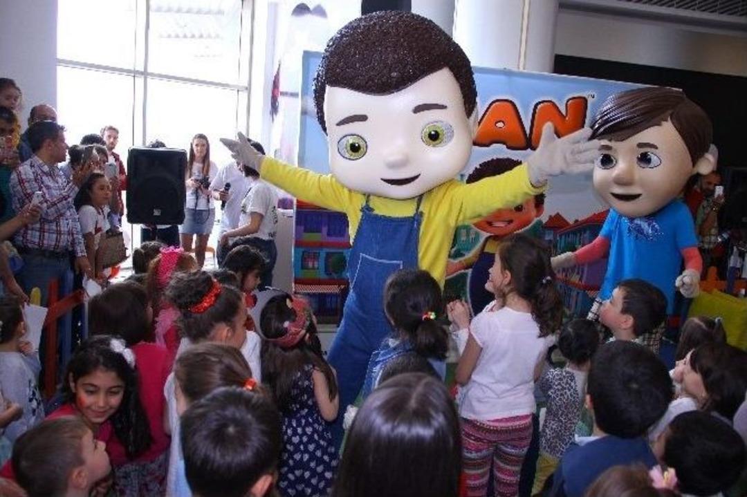 &Ccedil;ocuklar &Ccedil;izgi Film Karakteri &ldquo;can&rdquo;la Neoplus&rsquo;ta Eğlendi