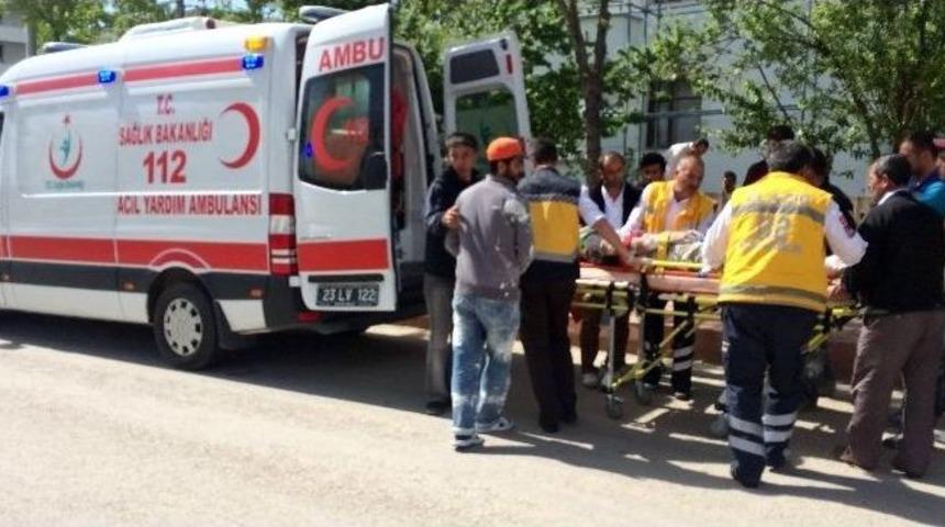 Elazığ&rsquo;da İskeleden D&uuml;şen İki İş&ccedil;i Yaralandı