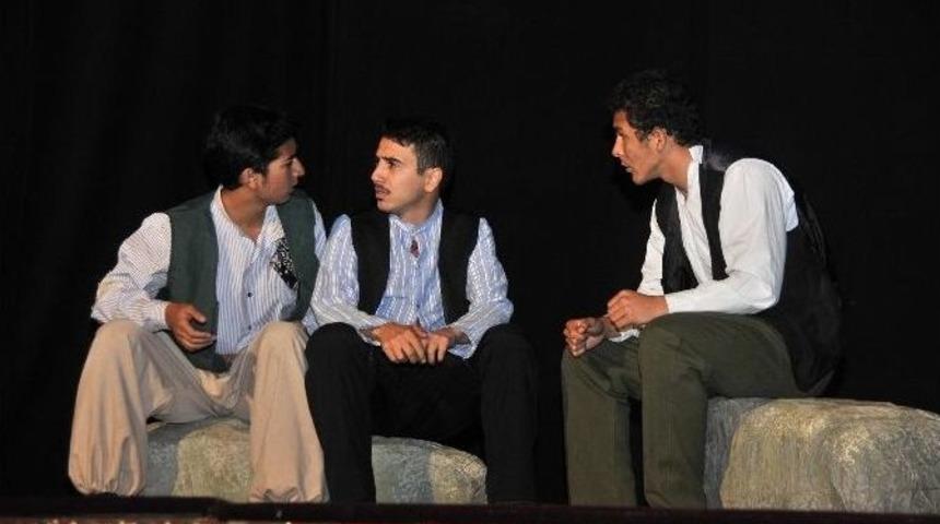 Kent Tiyatrosu&rsquo;nda Sahne Sevgili Doktorum&rsquo;un