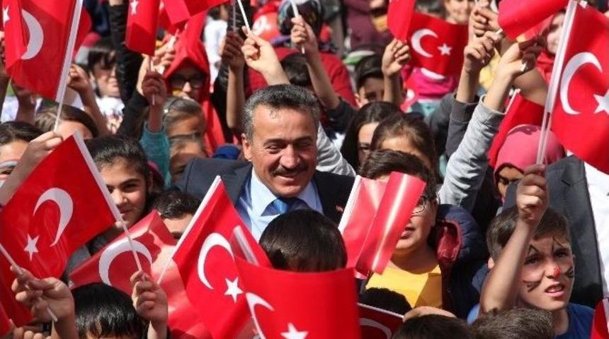 Seydişehir&rsquo;de &Ccedil;ocuklar 23 Nisan Şenliklerinde Eğlendi