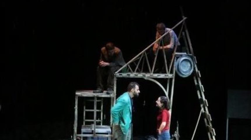 &rsquo;avrupa&rsquo; Oyunu İzleyici İle Buluştu