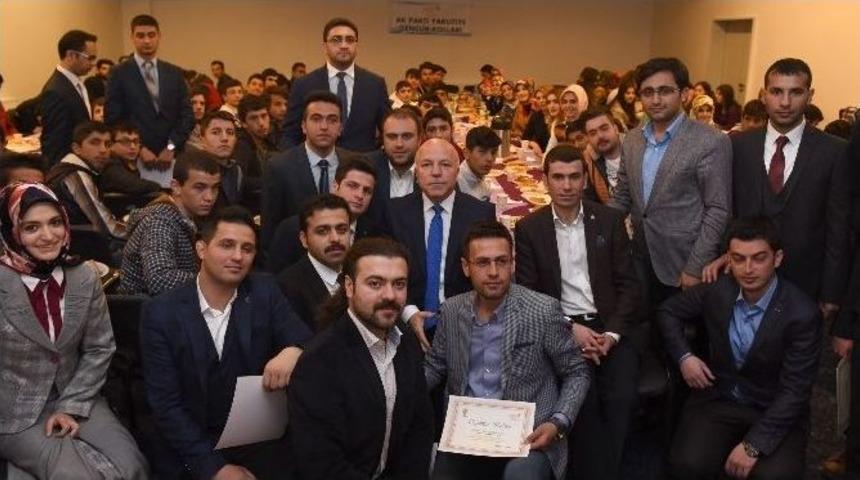 Sekmen: &ldquo;toplumun Geleceği Gen&ccedil;lere Bağlıdır&rdquo;