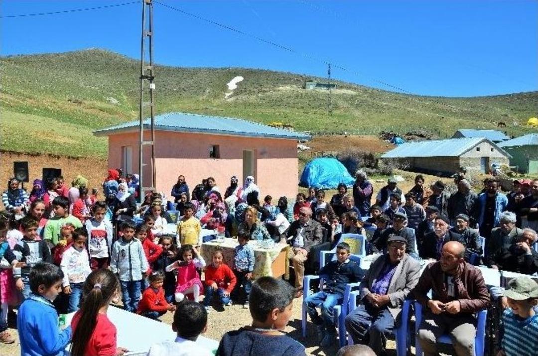 Erzurum&rsquo;un &Ccedil;at İl&ccedil;esinde 23 Nisan Coşkusu