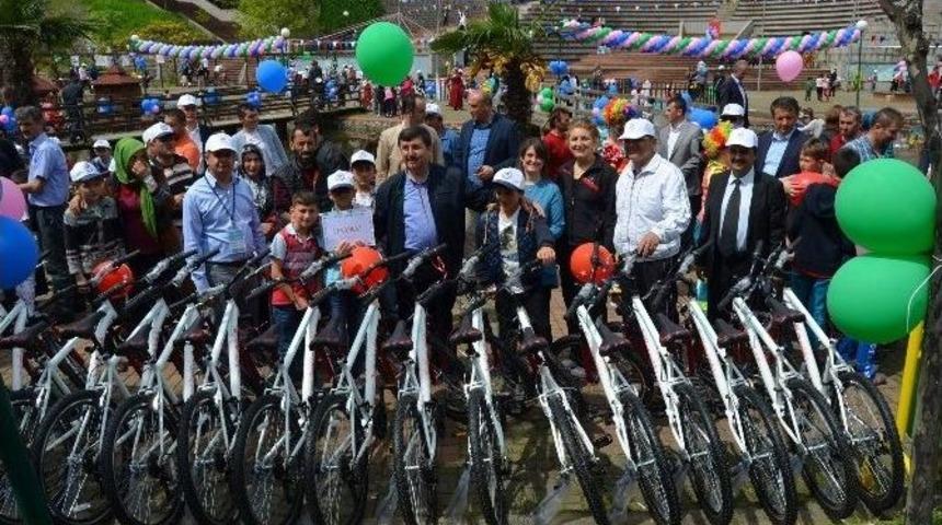 Trabzon&rsquo;da Bisiklet Dağıtımı