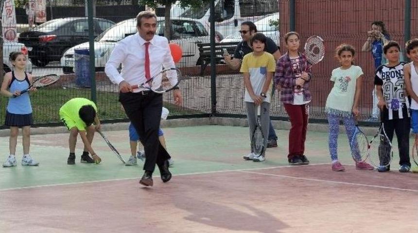 Başkan &Ccedil;etin &Ccedil;ocuklarla Tenis Oynadı