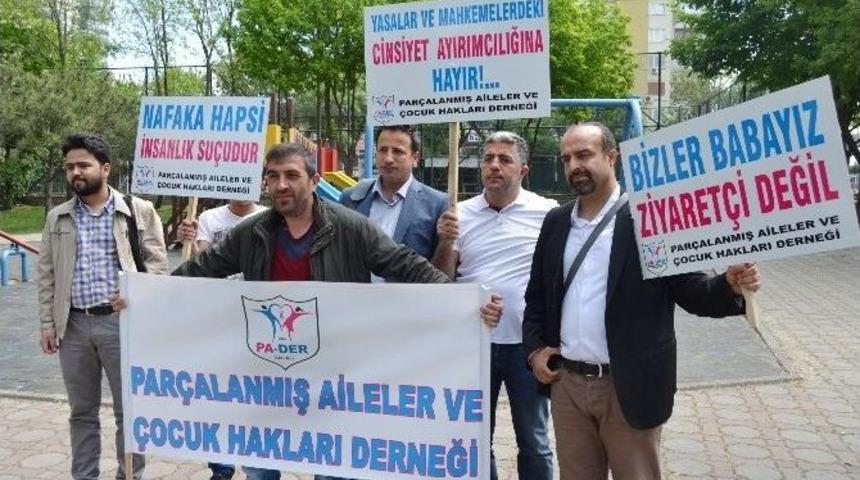 &Ccedil;ocuklarını G&ouml;remeyen &rsquo;mağdur Babalar&rsquo; Eylem Yaptı