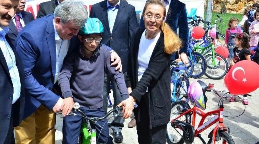 Sağlık Bakanlığı Zonguldak&rsquo;ta 116 &Ouml;ğrenciye Bisiklet Hediye Etti