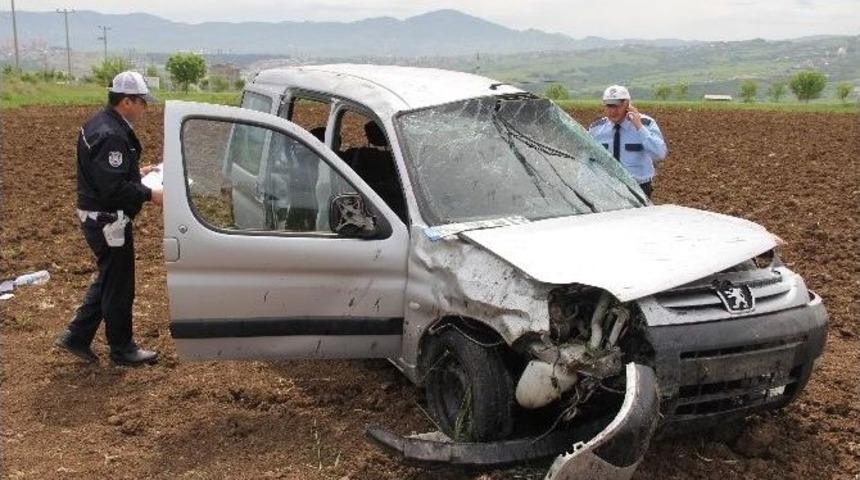 Samsun&rsquo;da Kamyonet Takla Attı: 1 Yaralı