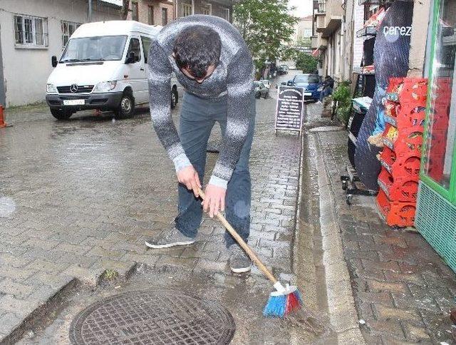 Tekirdağ’da Yağmur Vatandaşları Hazırlıksız Yakaladı