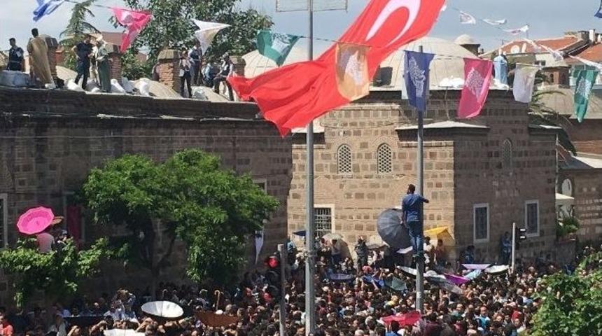 Kubbe Ve Minarelerden 476&rsquo;ncı Kez Mesir Yağdı