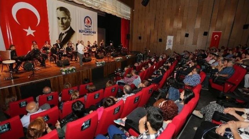 B&uuml;y&uuml;kşehir Belediyesi Aşkın Tuna&rsquo;yı Hayranlarıyla Buluşturdu