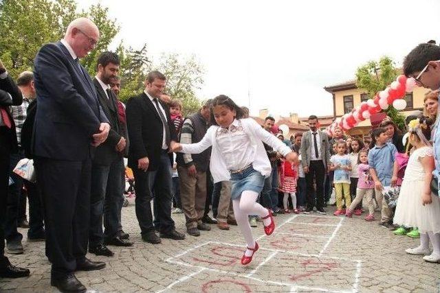 Eskişehir’de Çocuklar Meydanları Şenlendirdi