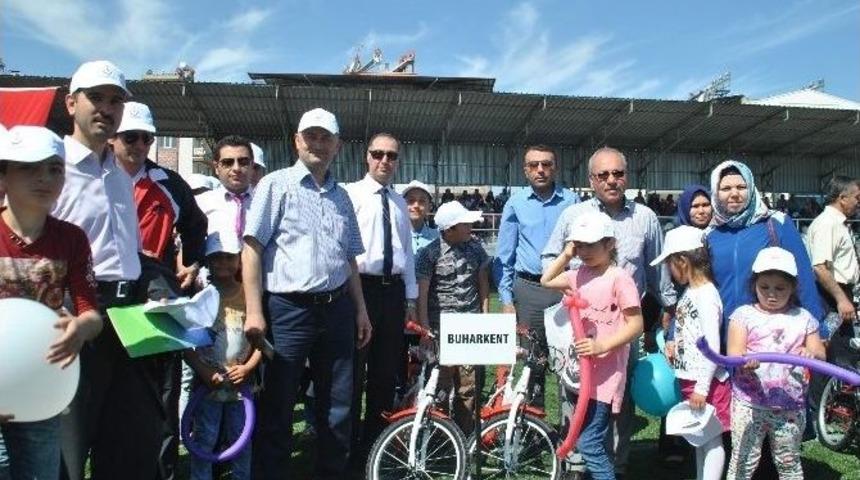 Aydın&rsquo;da Gen&ccedil;lere 623 Bisiklet Dağıtıldı
