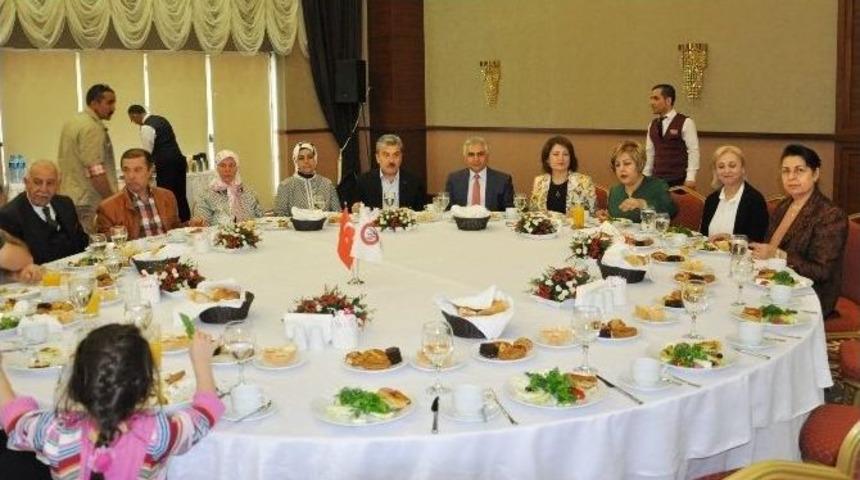 Himya&ccedil;-der&rsquo;den, 23 Nisan Etkiliği