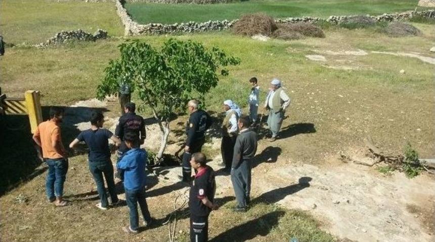 Kuyuya D&uuml;şen At Saatler S&uuml;ren &Ccedil;alışma Sonucu &Ccedil;ıkartıldı