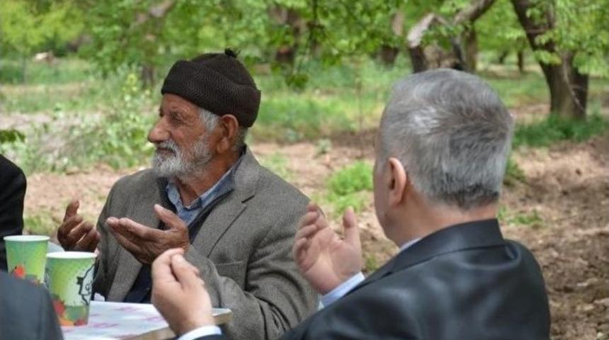 Vali Kam&ccedil;ı, Şehit Ailelerini Yalnız Bırakmadı