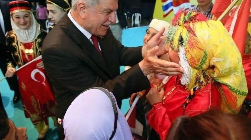 D&uuml;nya &Ccedil;ocukları H&uuml;nerlerini D&uuml;nya Barışı İ&ccedil;in Sergiledi