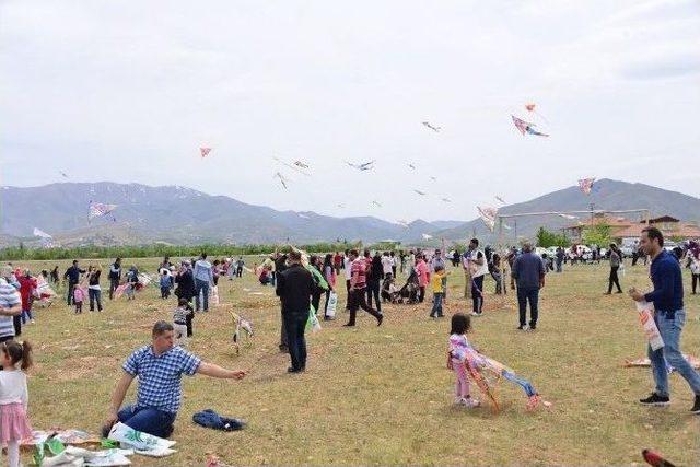 Sokak Oyunları Ve Uçurtma Şenliği Büyük İlgi Gördü